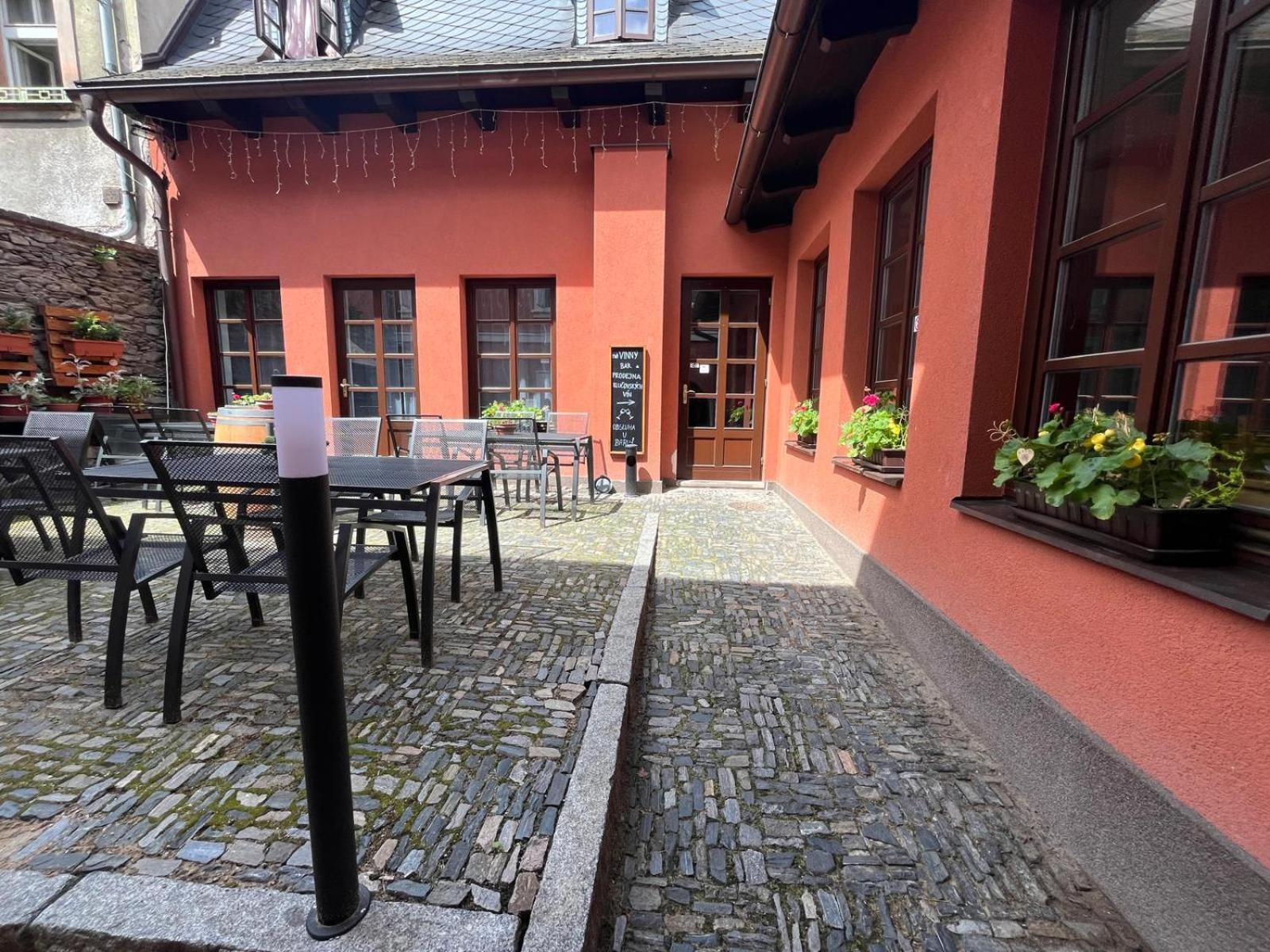 Nevinne Apartmany Kolín Exterior photo